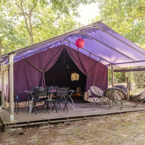 Tente aménagée, hébergement atypique au Camping Les Pins de Sel en Charentes maritimes entre La Palmyre et Royan