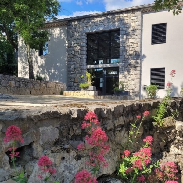 Domaine de la Barnerie, village de gites en Ardèche dans le Sud de la France