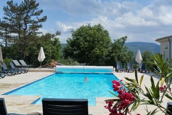 Domaine de la Barnerie – Village de Gites -Ardèche – Sud France – Animaux acceptés – Chiens acceptés – EmmeneTonChien.com