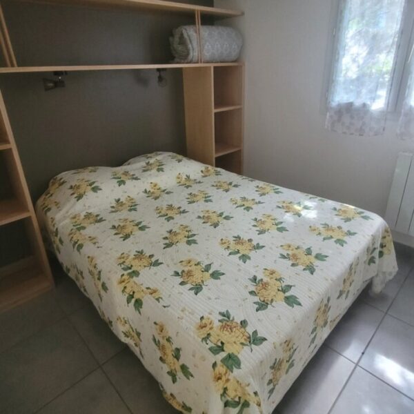 Chambre double au Domaine de la Barnerie, village de gites en Ardèche dans le Sud de la France