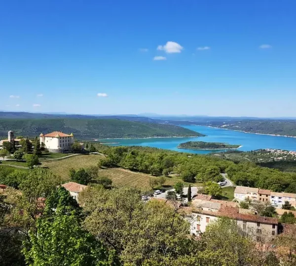 vue du ciel de la vue du camping saint clair à moustiers sainte marie