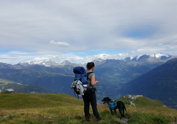Denver und Helene im Urlaub in den Alpen