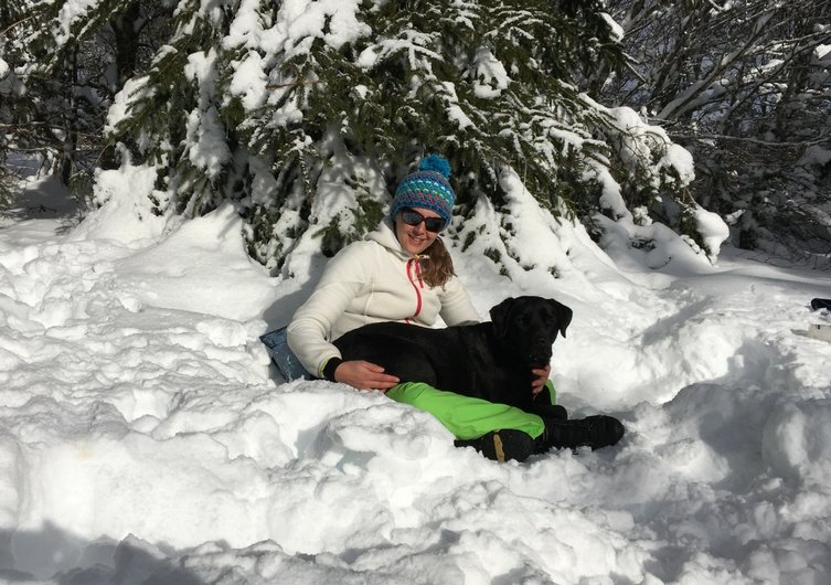 Le chien et la neige: problèmes intestinaux…