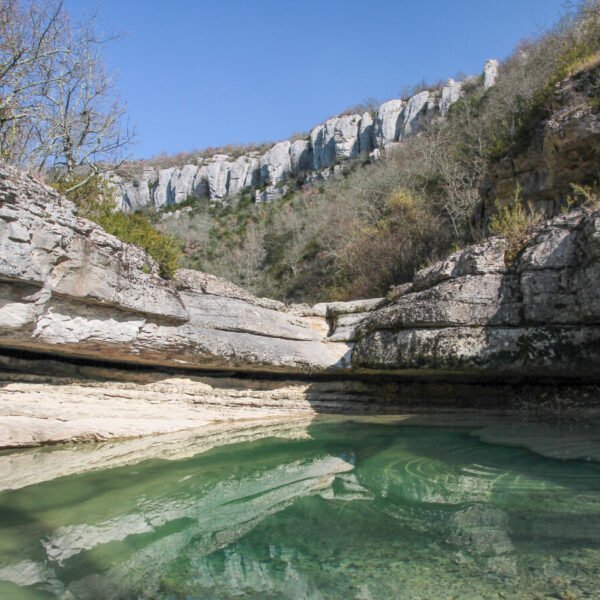 Rivière proche du Domaine du Vernadel dans le Parc monts d'Ardèche en Auvergne Rhone Alpes