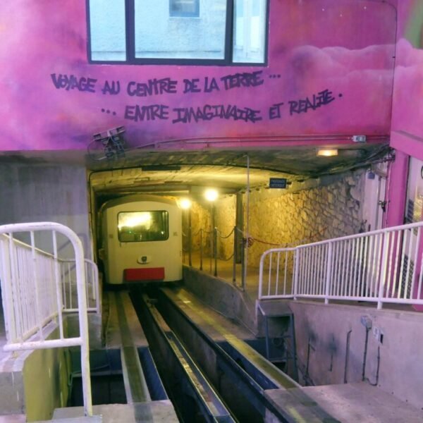 Le Funiculaire de la Grotte de l'Aven Armand à Hures-la-Paradeen Lozère en Occitanie