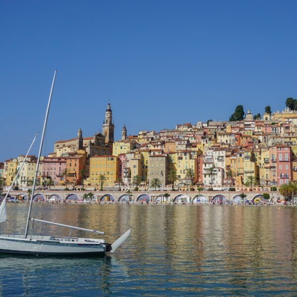 plages autorisées aux chiens dans les Alpes Maritimes, Côte d'azur avec un chien, Nice, Menton, Cap d'Ail avec un chien, Alpes Maritimes, Côte d'Azur