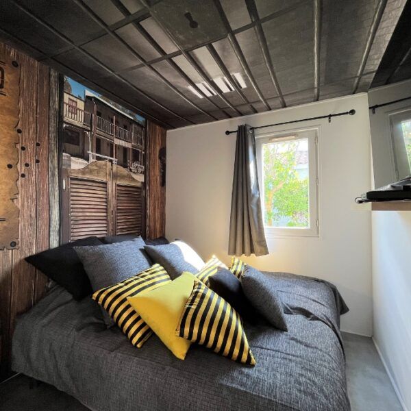 Camping la Clape village : des cabanes cinéma magiques, camping autorisé aux chiens Cap d'Agde, camping dog friendly Agde, La clape village camping, blog, destination voyage avec un chien, emmenetonchien.com