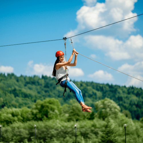 tyrolienne pour sensations fortes en vacances