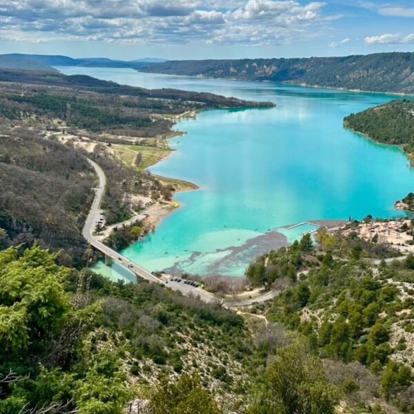 Lac de la Sainte Croix près du Camping Fréderic Mistral près des Gorges du Verdon à Castellane dans les Alpes de Haute Provence