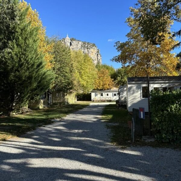 Vue sur la montagne au Camping Fréderic Mistral près des Gorges du Verdon à Castellane dans les Alpes de Haute Provence