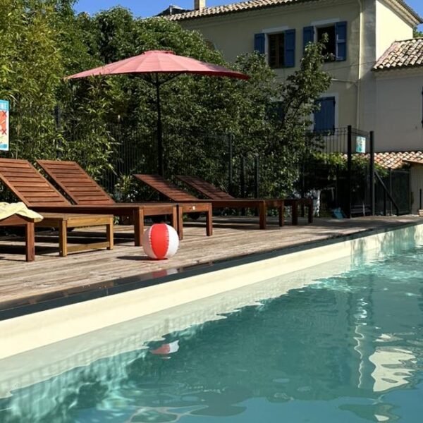 Piscine du Camping Fréderic Mistral près des Gorges du Verdon à Castellane dans les Alpes de Haute Provence