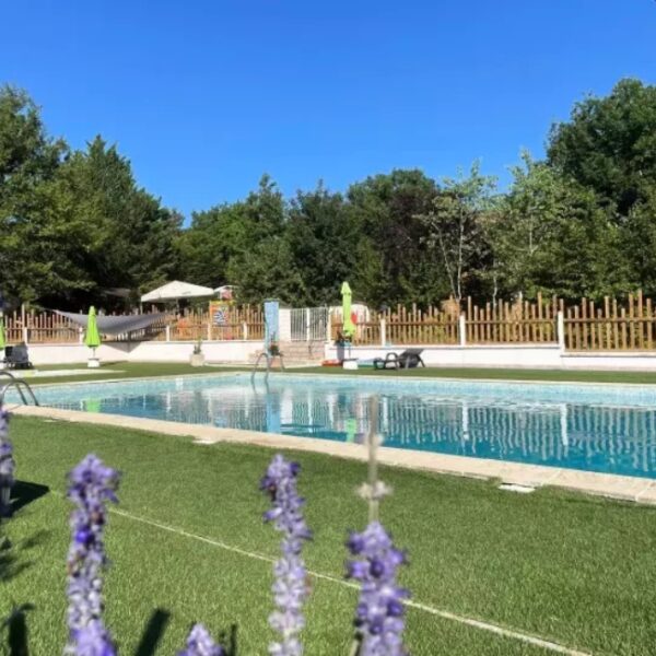 Camping au bois joli - vacances avec son chien en Bourgogne dans l'Yonne