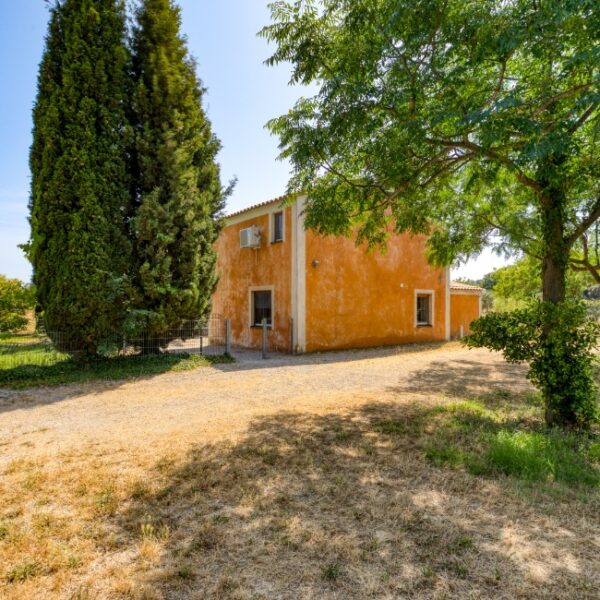 Extérieur des Gîtes Maisons Abricot et Orange à Aspiran dans l' Hérault