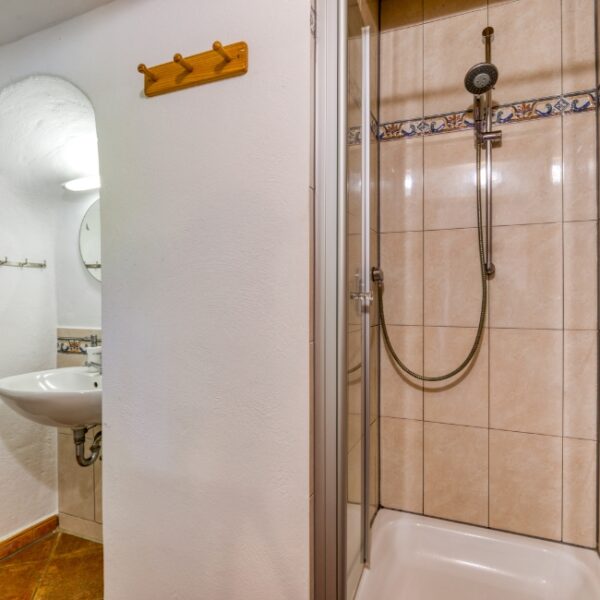 Salle de bain des Gîtes Maisons Abricot et Orange à Aspiran dans l' Hérault