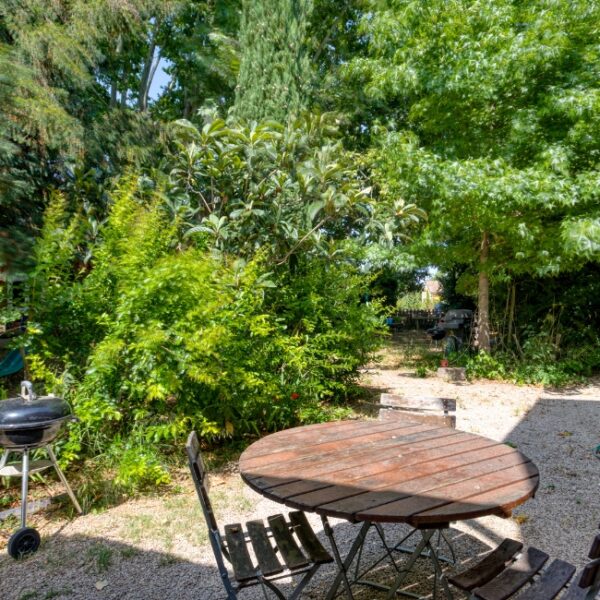 Terrasse des Gîtes Maisons Abricot et Orange à Aspiran dans l' Hérault