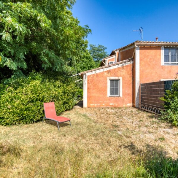 Extérieur des Gîtes Maisons Abricot et Orange à Aspiran dans l' Hérault