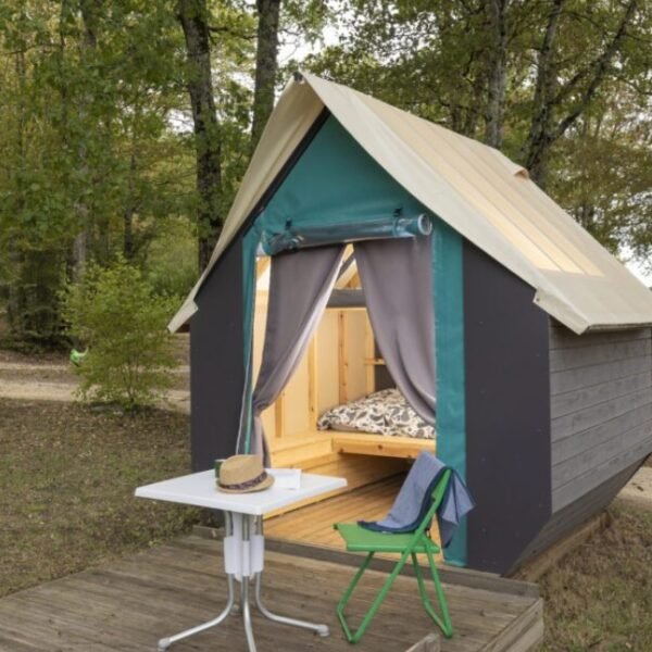 Tenda de chalé incomum no Camping Au Bois Joli em Andryes em Yonne na Borgonha Franche Comté