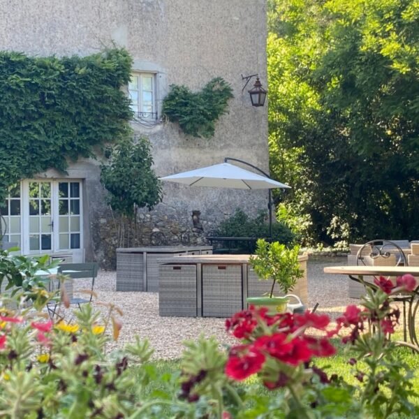 façade fleurie de l'orangerie de cardet