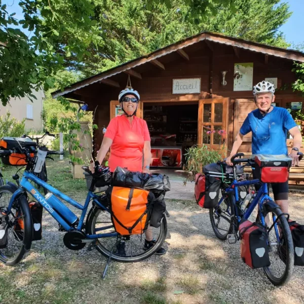 Camping au bois joli - vacances avec son chien en Bourgogne dans l'Yonne