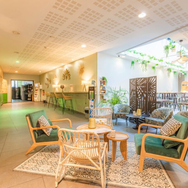 Salon lumineux à l'Appart'City Confort Nantes Centre en Loire Atlantique dans les Pays de Loire