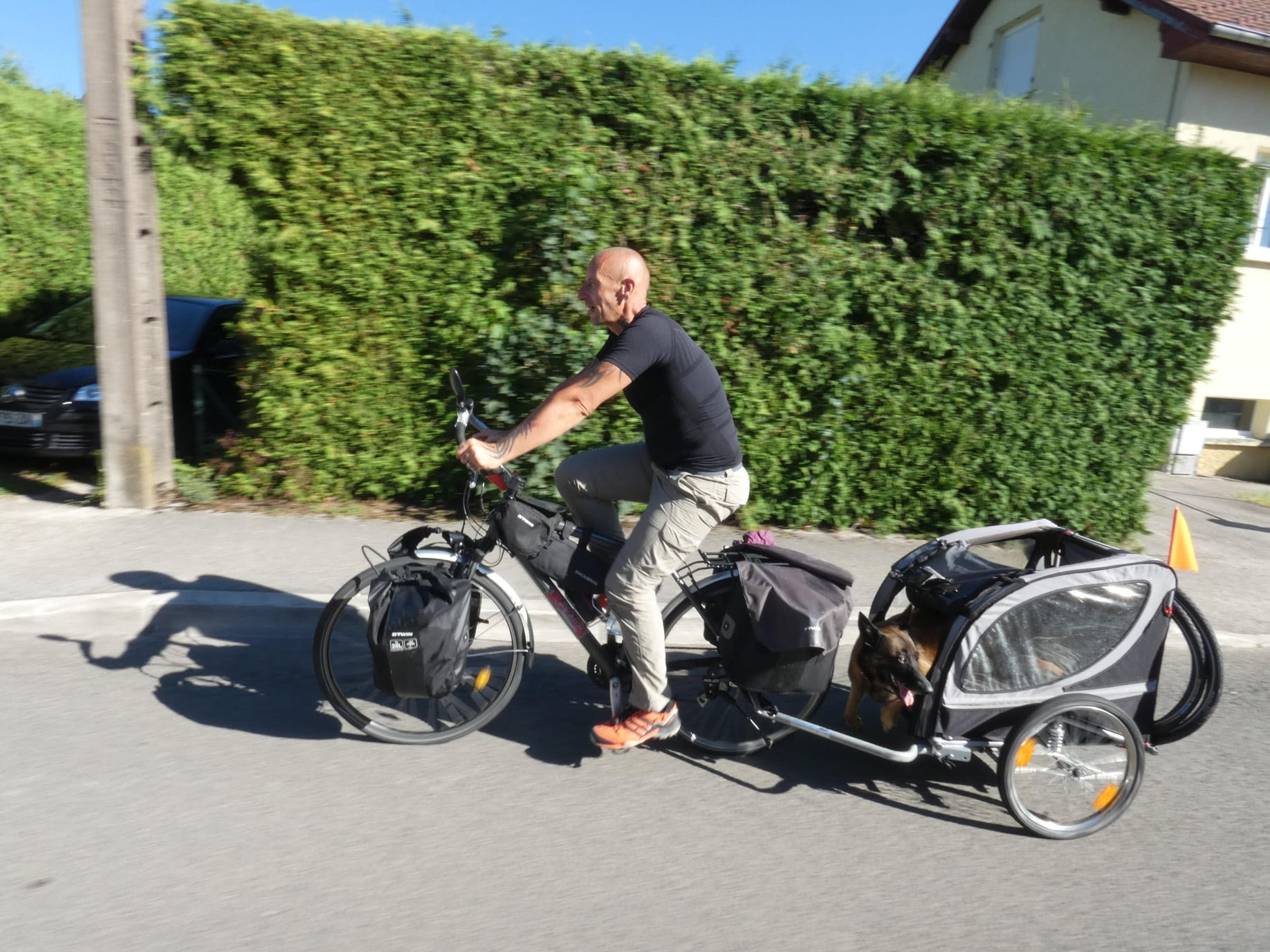 Roadtrip à vélo avec son chien, 700 km à travers la France pour Nikita et Frédéric