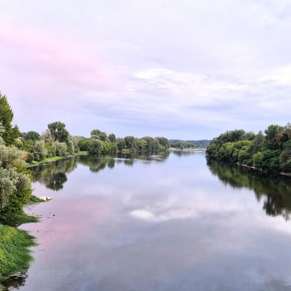 Canal de la Loire en fin de journée.