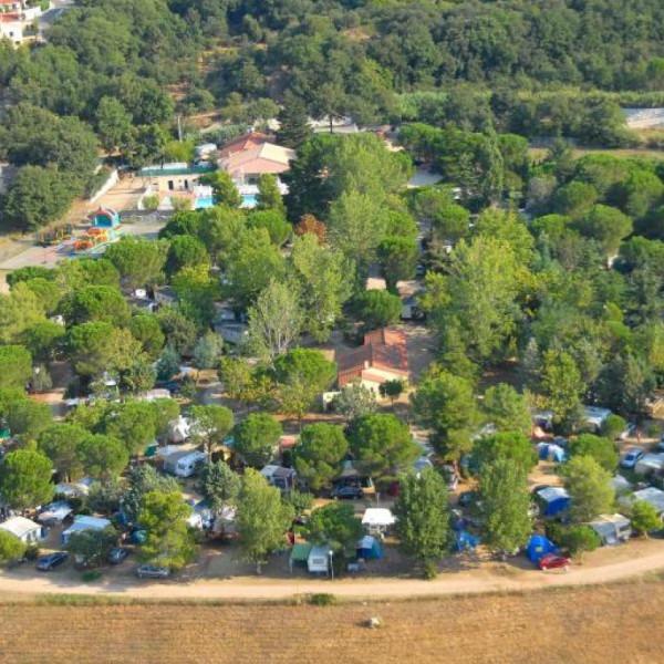 Vue aérienne du Camping les Casteillets à Argelès-sur-Mer dans les Pyrénées Orientales