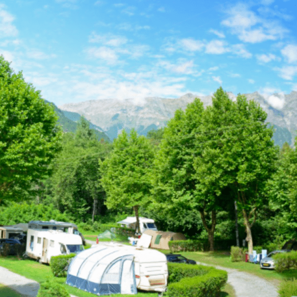 Campingplätze und Landschaften DER SONNE ENTGEGEN