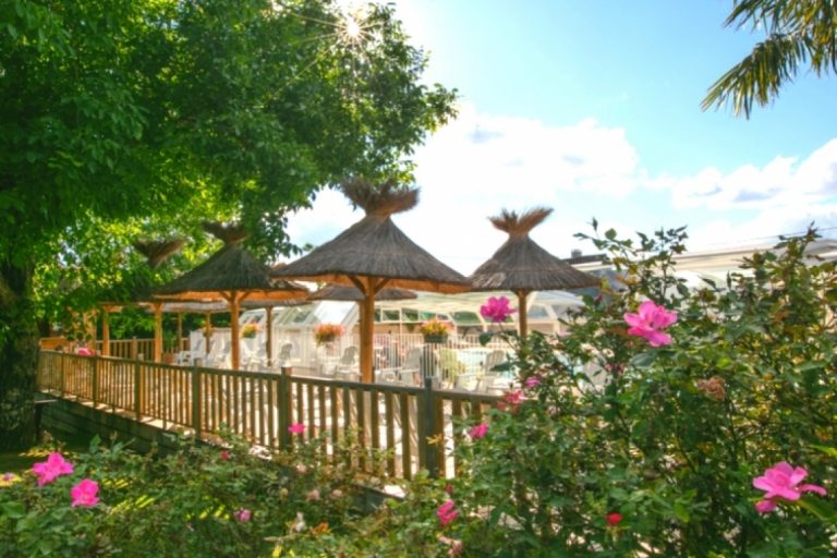 terrasse restaurant camping dog-friendly dans le Lot - camping Le Ventoulou près de Rocamadour