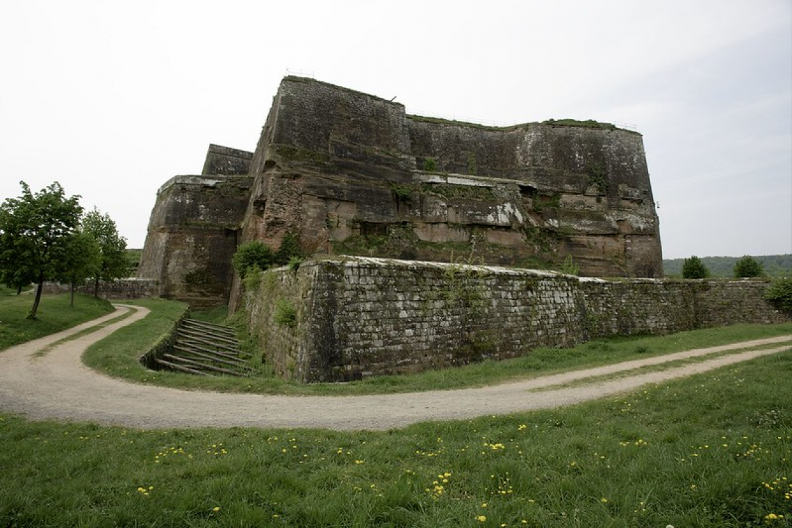 Le chemin de ronde de la citadelle de Bitche