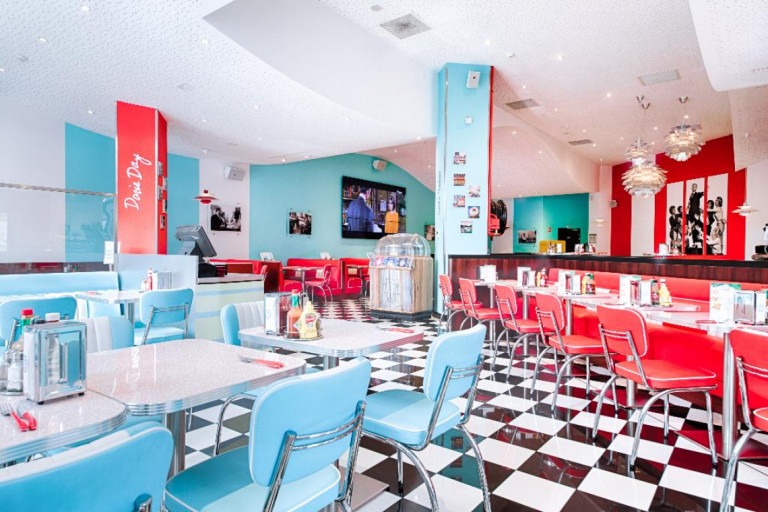 Holly’s Diner – photo 1