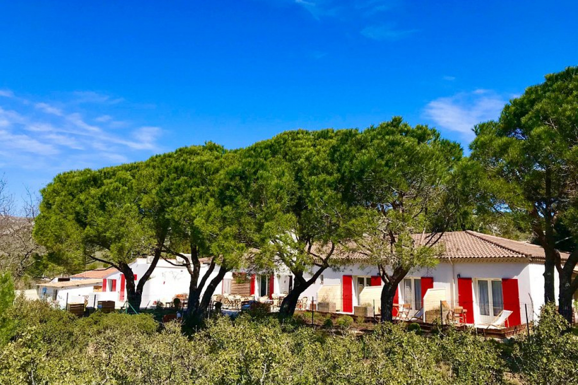 Hôtel Les Volets Rouges