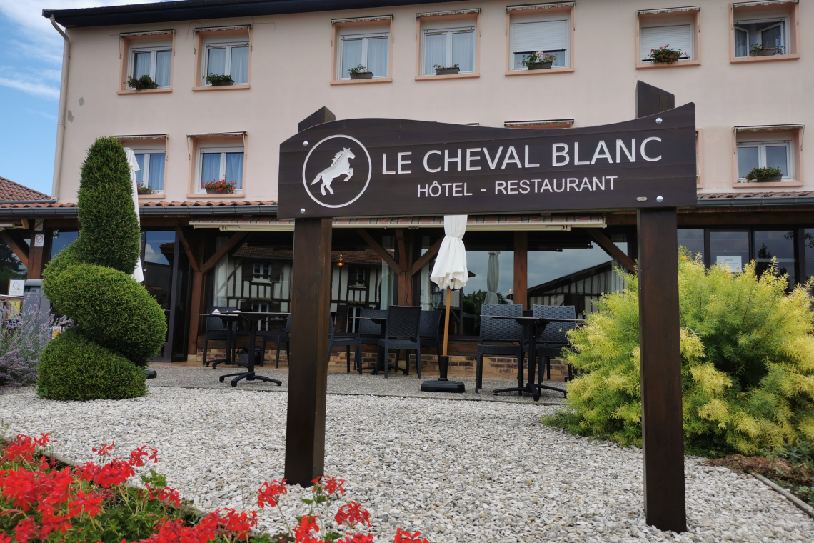 Le Cheval Blanc, GIFFAUMONT-CHAMPAUBERT