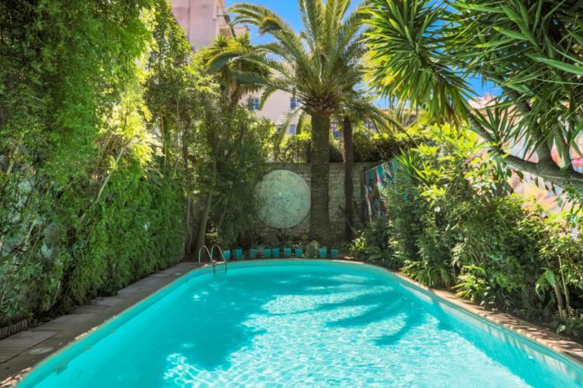 Le Windsor Jungle Art Hotel