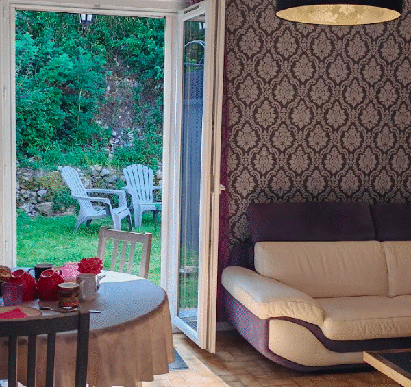 Salon du Camping Le Pavillon Bleu à L'Aiguillon-la-Presqu'île en Vendée