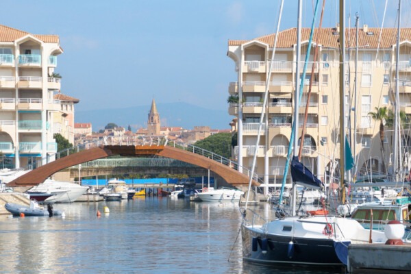 aller à Fréjus avec son chien, quoi faire à Fréjus avec son chien, plages autorisées aux chiens à Fréjus, où dormir à Fréjus avec son chien