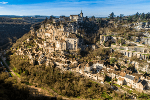 quoi faire à Rocamadour avec un chien, visiter la cité médiévale de Rocamadour avec un chien, lieux de baignade autorisées aux chiens à Rocamadour, hébergements autorisés aux chiens à Rocamadour et alentours