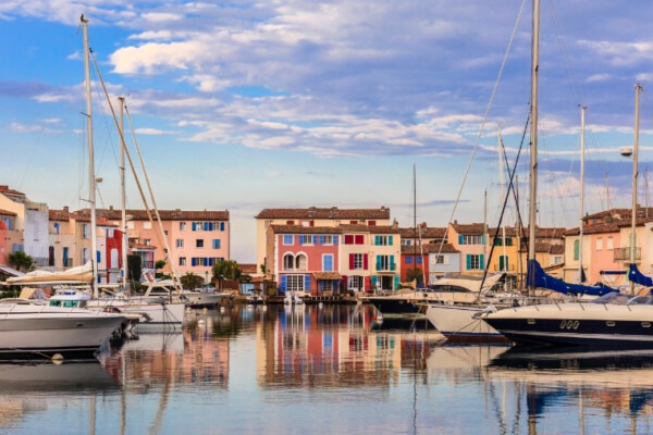 Aller à Grimaud avec son chien, quoi faire à Grimaud avec son chien, plages autorisées aux chiens à Grimaud, où dormir avec son chien à Grimaud