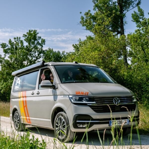 Van chez Van-it Caen à Bourguébus à Calvados en Normandie