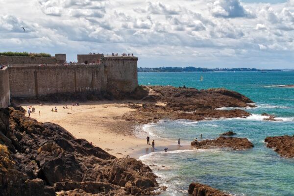 plages autorisées aux chiens en Ille-et-Vilaine, hébergements QUALIDOG en Ille-et-Vilaine