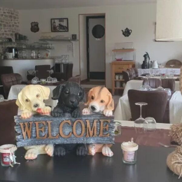Chiens acceptés dans le Restaurant du Chambres d’Hôtes Le Relais de la Comté à Port-Bail-sur-Mer dans le Manche en Normandie