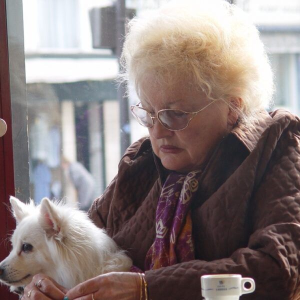 cafe_cosi_la_trattoria_de_bruno_caironi_-_restaurant_chien_-_cafe_chien_-_troyes_chien_-_10_-_troyes_avec_son_chien