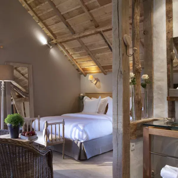 L’hôtel l’Auberge de la source dans le Calavados animaux acceptés - EmmèneTonChien.com