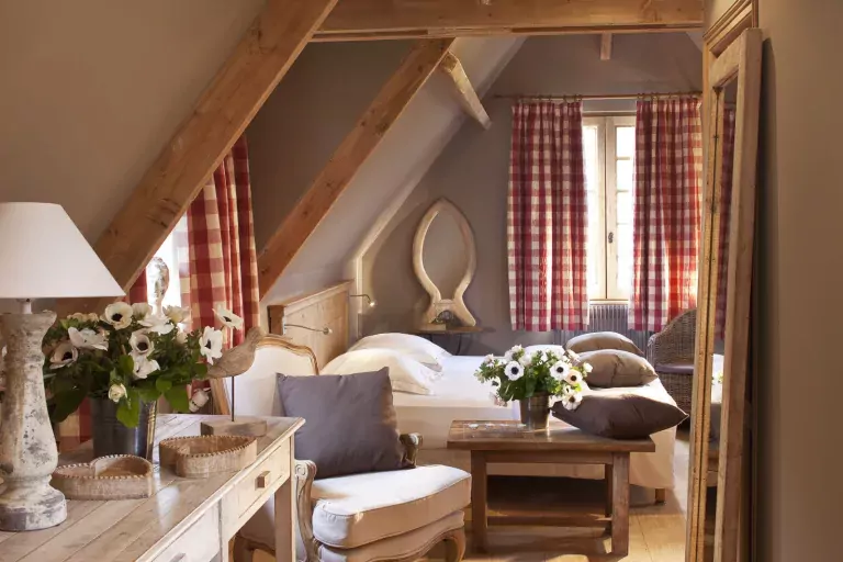 L’hôtel l’Auberge de la source dans le Calavados animaux acceptés - EmmèneTonChien.com