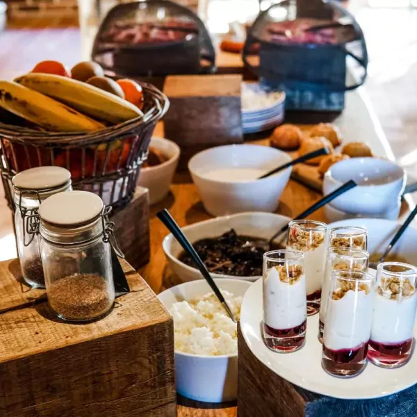 L’hôtel l’Auberge de la source dans le Calavados animaux acceptés - EmmèneTonChien.com
