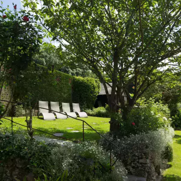 L’hôtel l’Auberge de la source dans le Calavados animaux acceptés - EmmèneTonChien.com