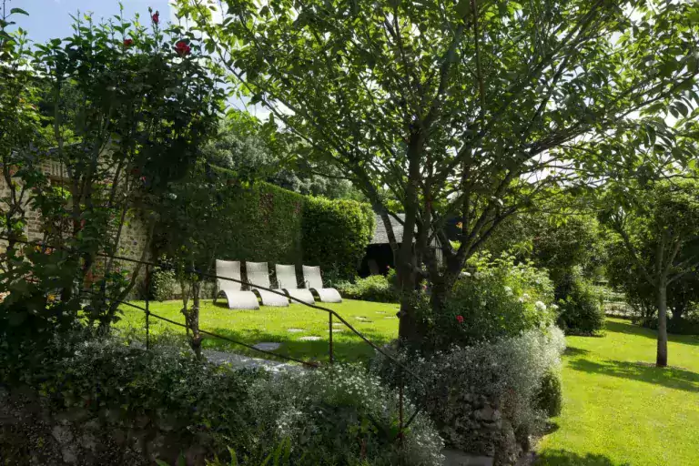 L’hôtel l’Auberge de la source dans le Calavados animaux acceptés - EmmèneTonChien.com