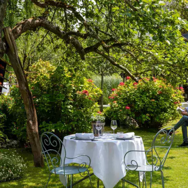 L’hôtel l’Auberge de la source dans le Calavados animaux acceptés - EmmèneTonChien.com