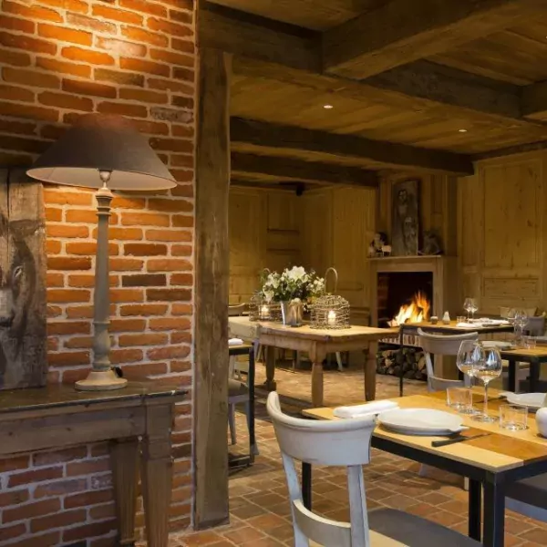 L’hôtel l’Auberge de la source dans le Calavados animaux acceptés - EmmèneTonChien.com
