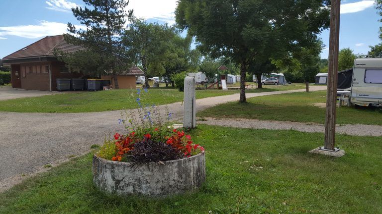 hébergement acceptant les chiens, camping dog friendly, Camping Municipal du Vieux Moulin, Champdor-Corcelles, Ain, Auvergne, Rhône-Alpes, office du tourisme du Haut Bugey, chiens acceptés, plus de 3 chiens acceptés, tous les gabarits